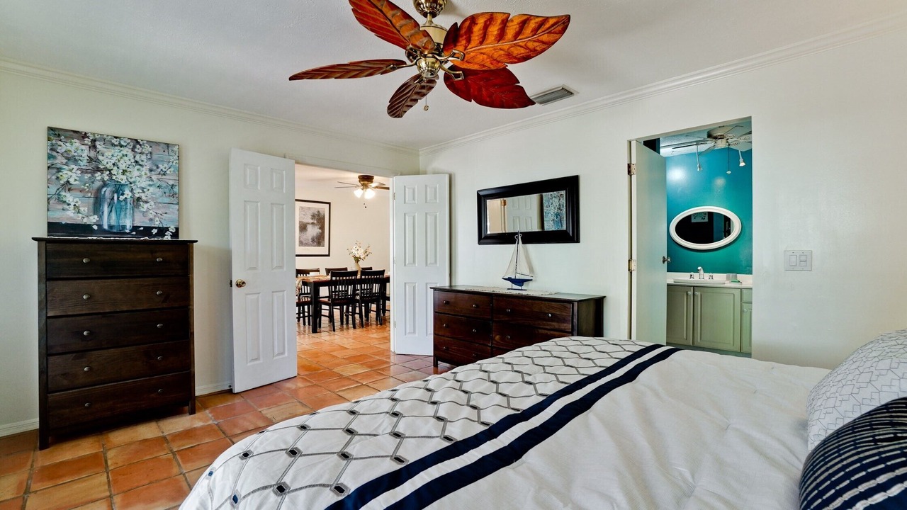 Photo of Bedroom in Bayshore Gardens