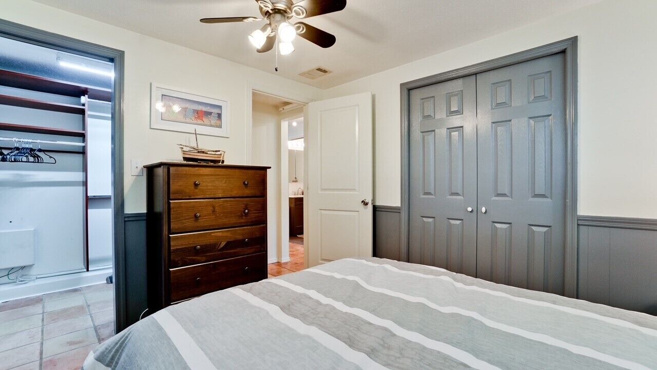Photo of Bedroom in Bayshore Gardens