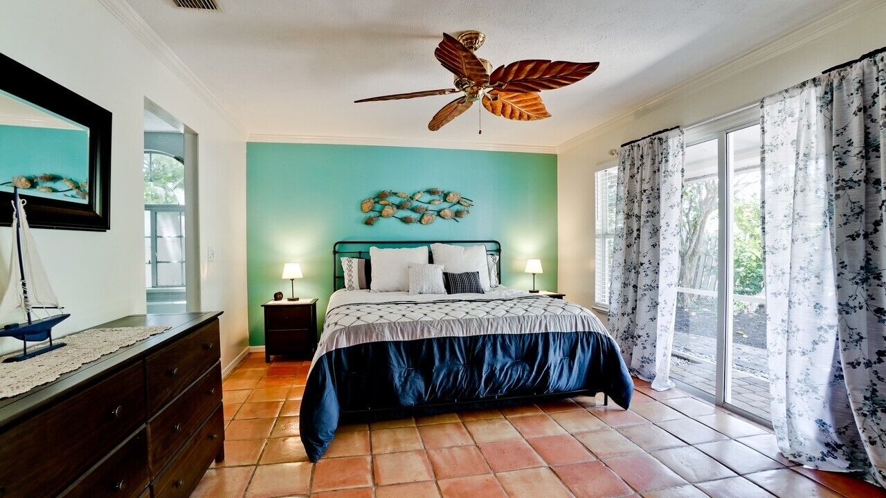 Photo of Bedroom in Bayshore Gardens