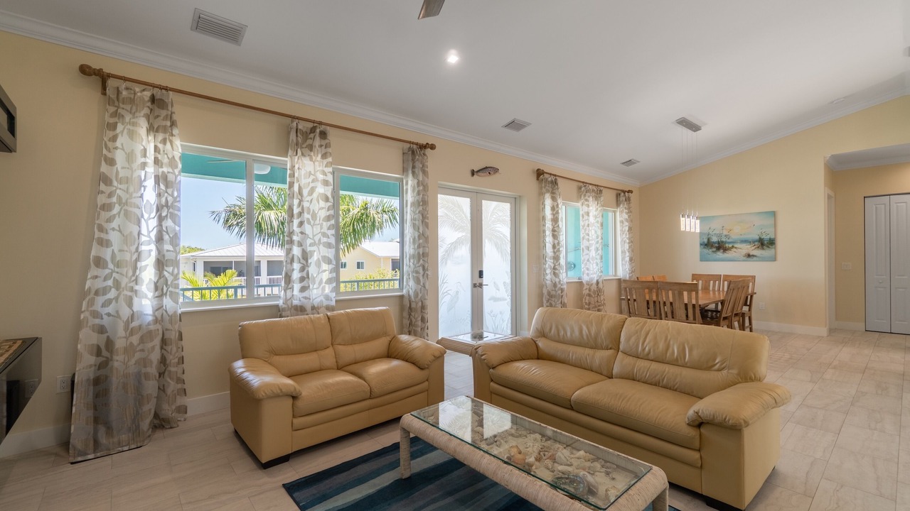 Photo of Livingroom in Breezeswept Beach Estates