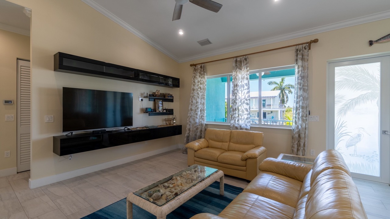 Photo of Livingroom in Breezeswept Beach Estates