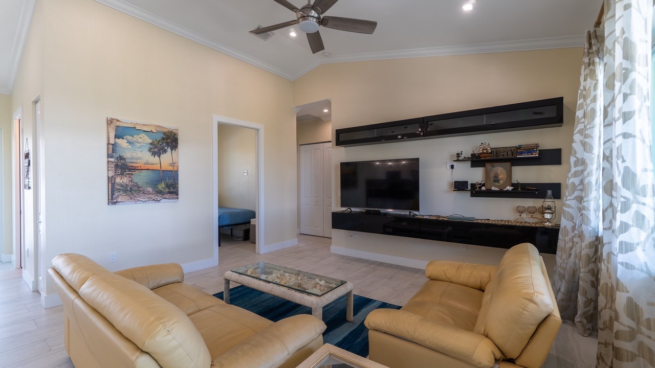 Photo of Livingroom in Breezeswept Beach Estates