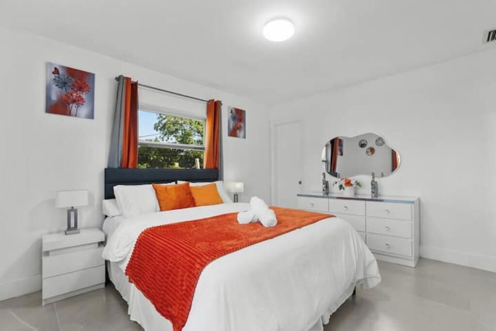 Photo of Bedroom in Lauderhill