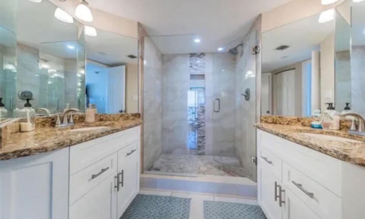 Photo of Bathroom in Feather Sound