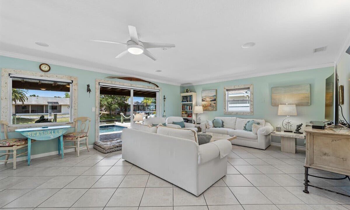 Photo of Livingroom in Palm Harbor