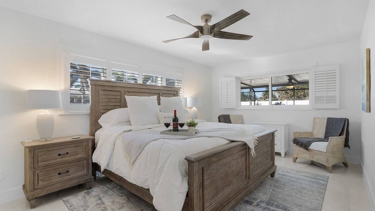 Photo of Bedroom in Yacht Club