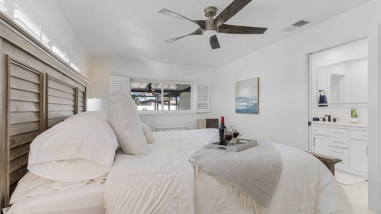 Photo of Bedroom in Yacht Club
