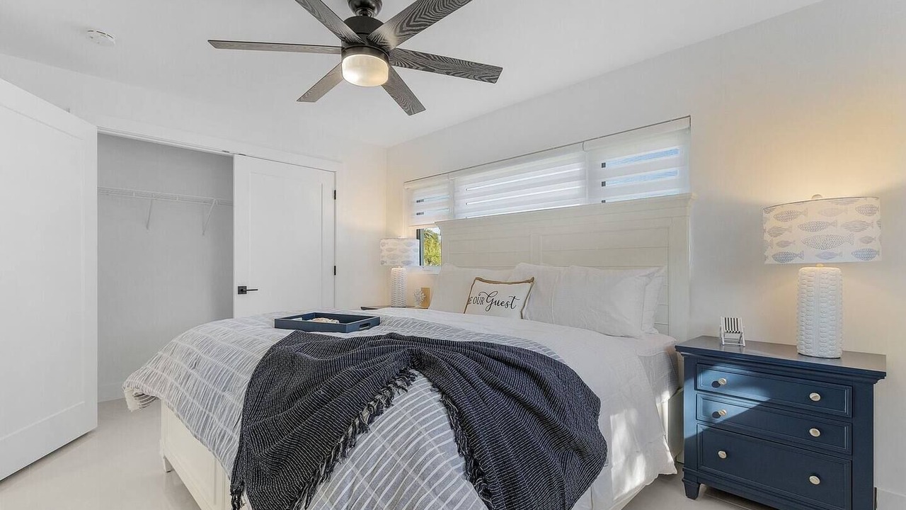 Photo of Bedroom in Yacht Club