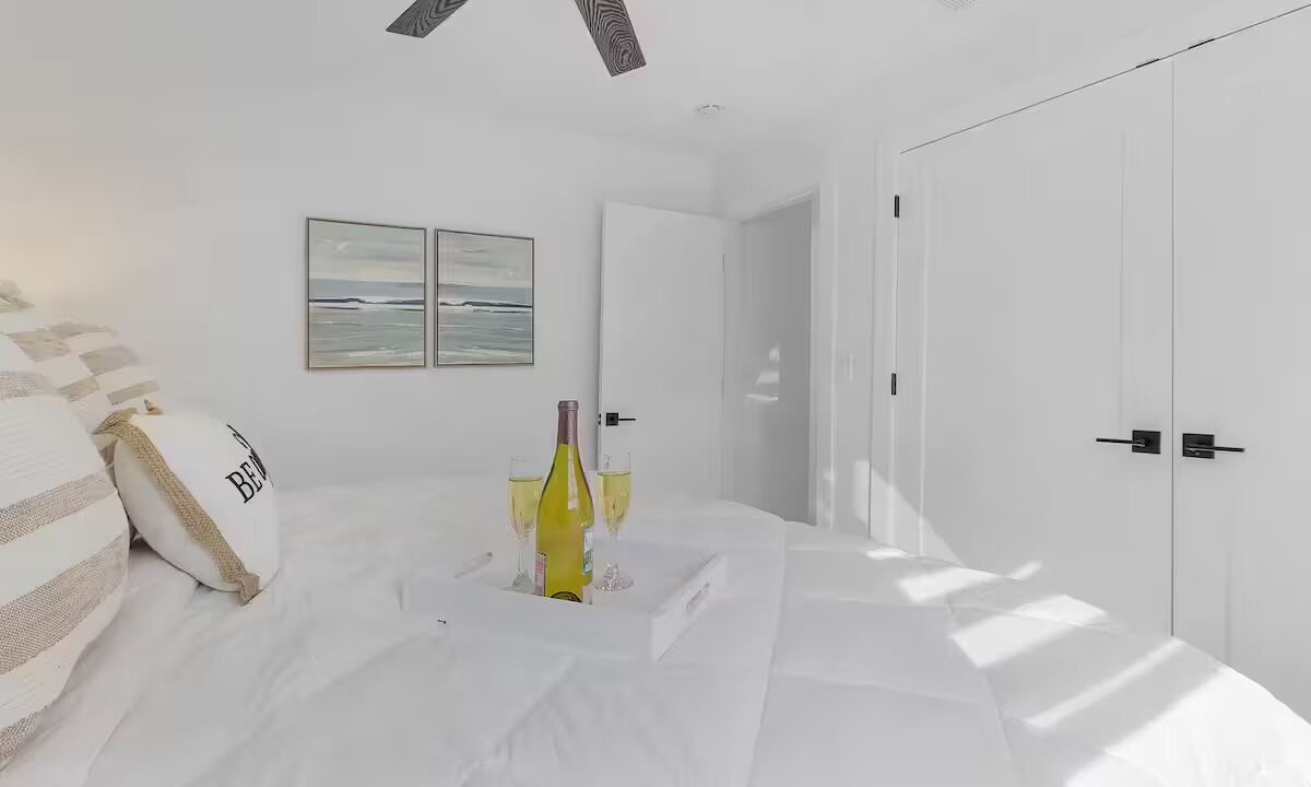 Photo of Bedroom in Yacht Club