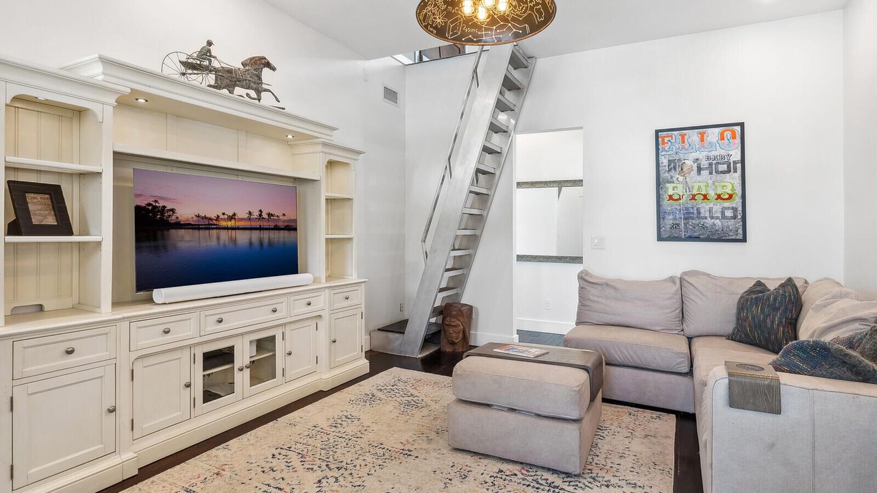 Photo of Livingroom in Laurel Park