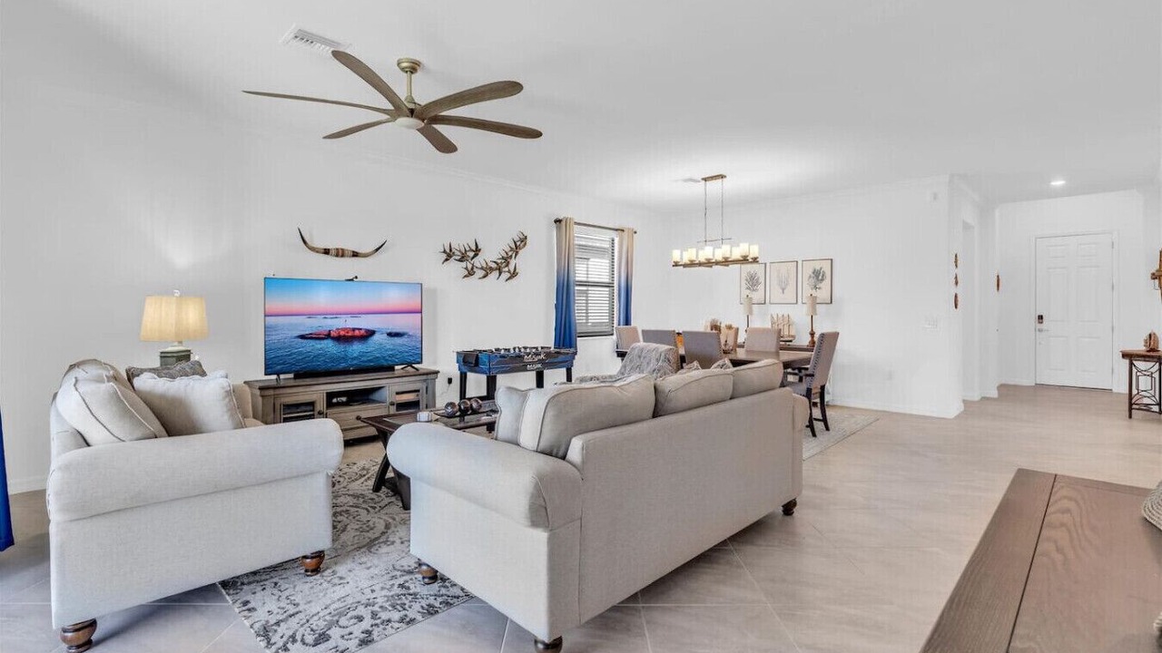 Photo of Livingroom in River Hall