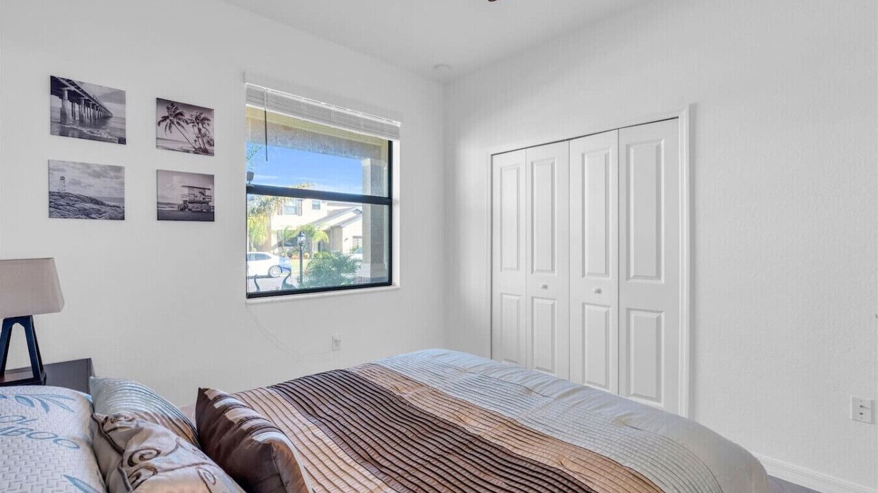 Photo of Bedroom in River Hall