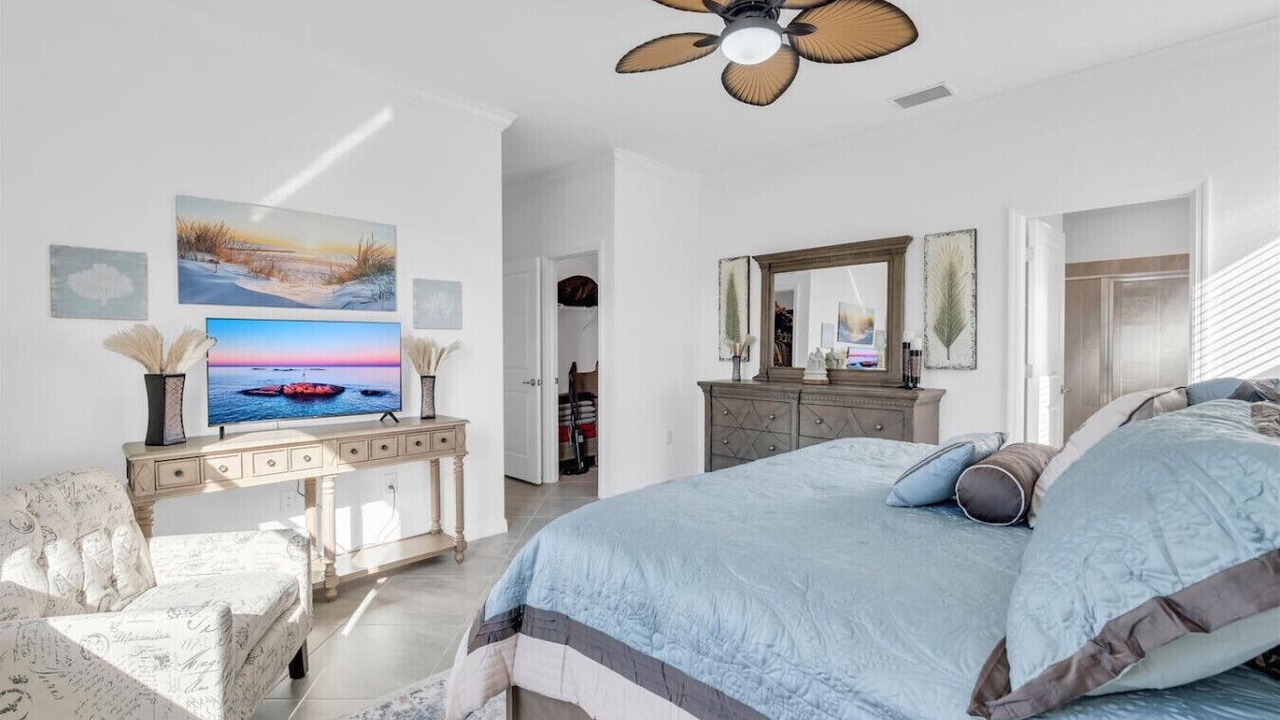 Photo of Bedroom in River Hall