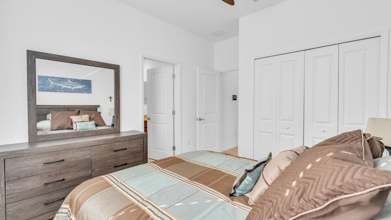 Photo of Bedroom in River Hall