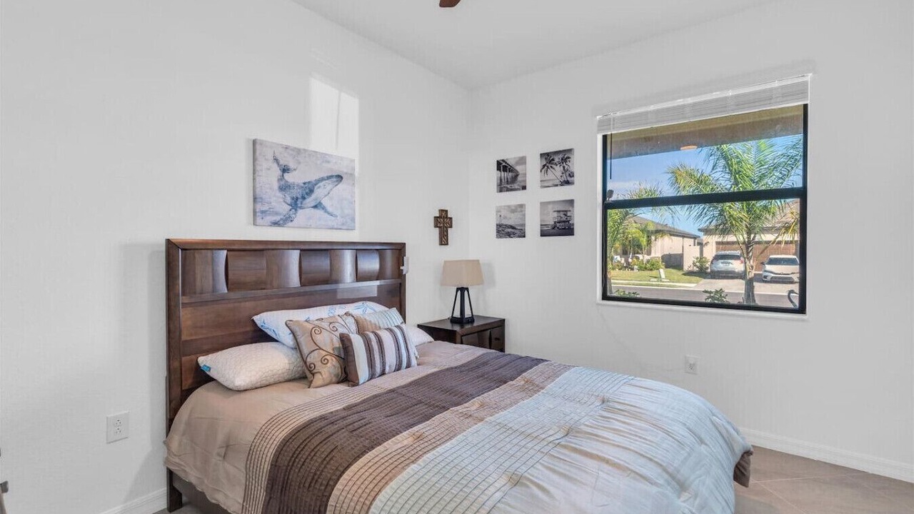 Photo of Bedroom in River Hall