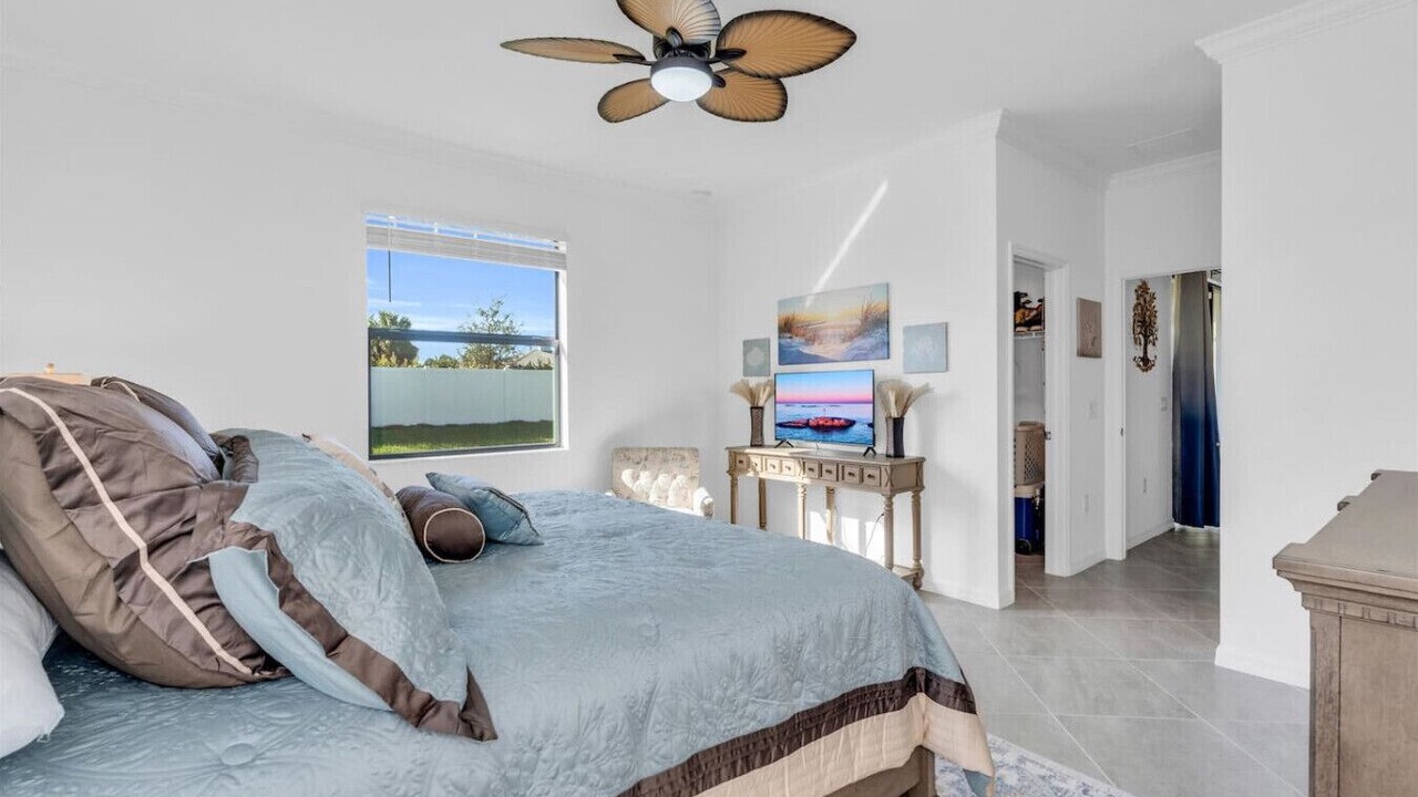 Photo of Bedroom in River Hall