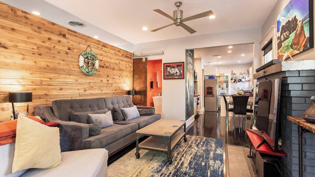 Photo of Livingroom in Historic Uptown
