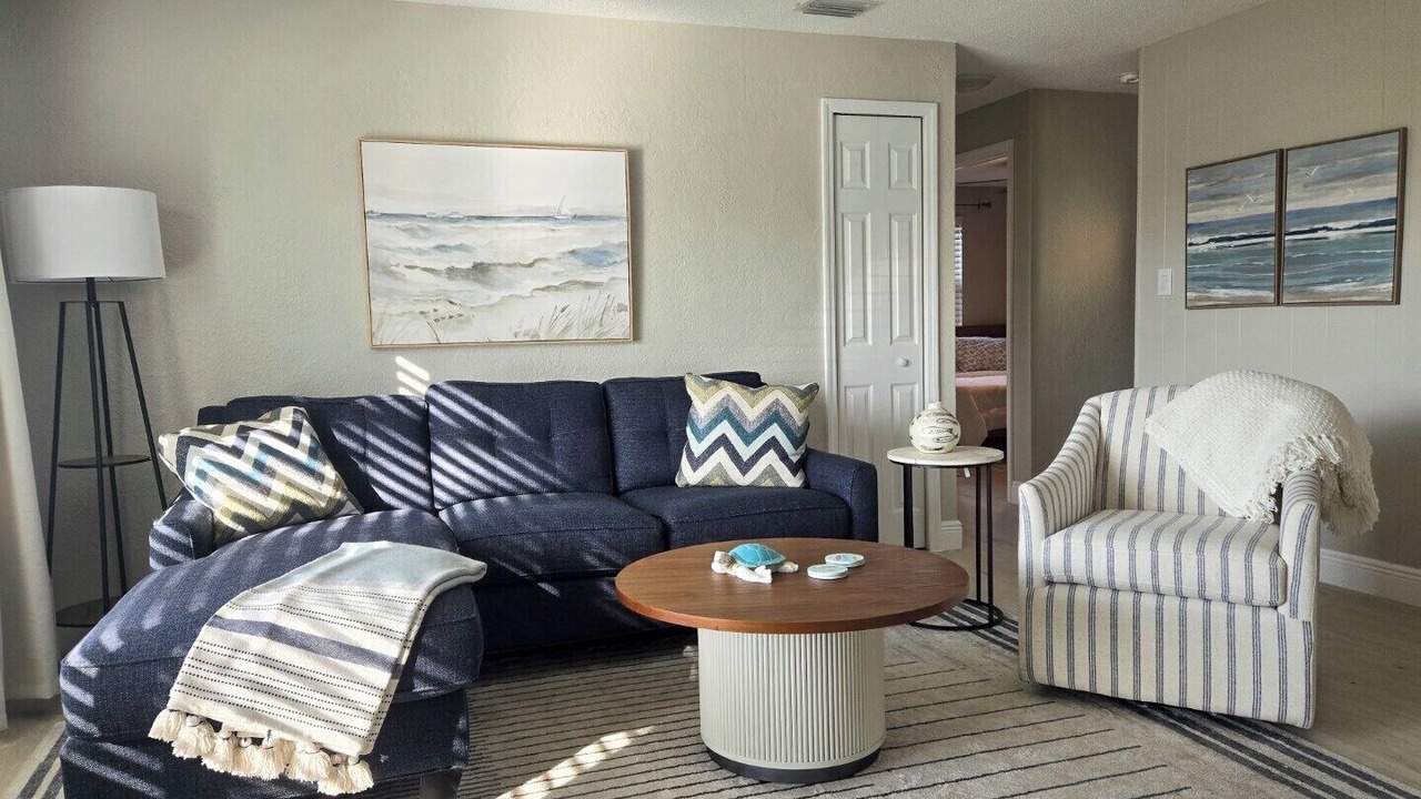 Photo of Livingroom in Edgewater