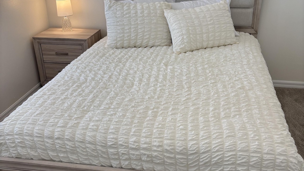 Photo of Bedroom in Beachwalk Isles