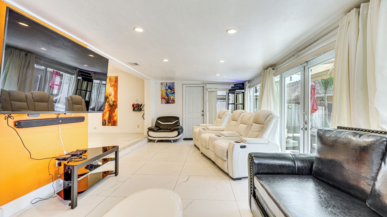 Photo of Livingroom in Nautilus Isle