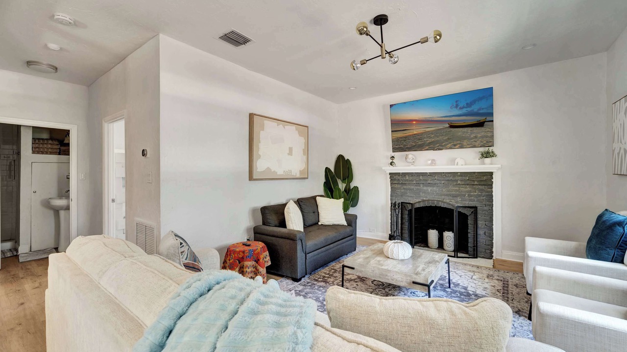 Photo of Livingroom in Arlington Park