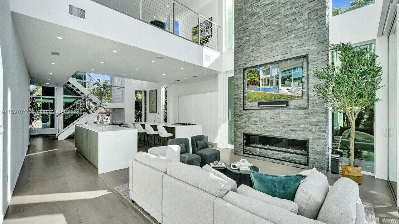 Photo of Others in Poinsettia Heights