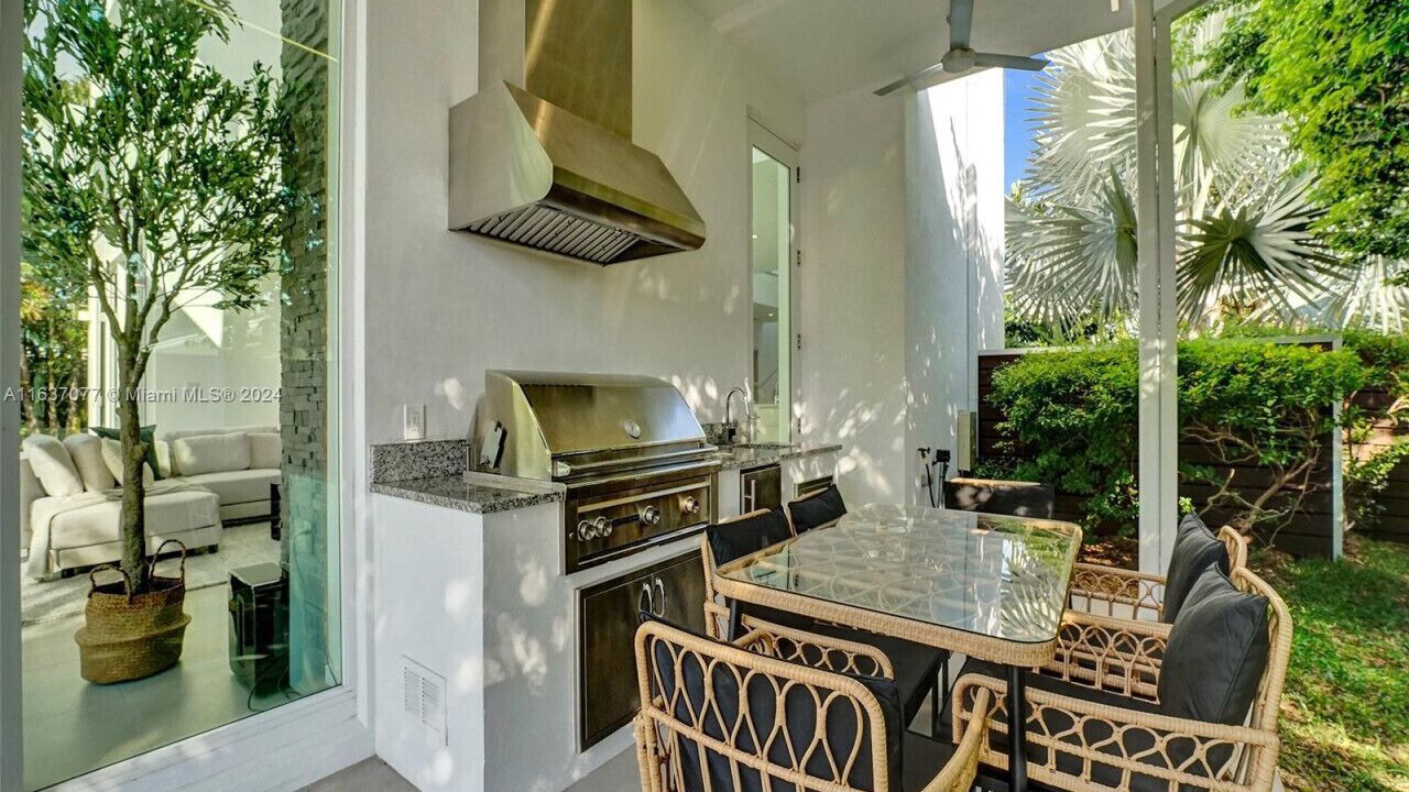 Photo of Outdoor in Poinsettia Heights