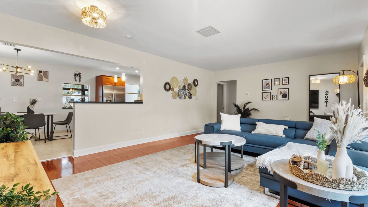Photo of Livingroom in Hollywood Lakes