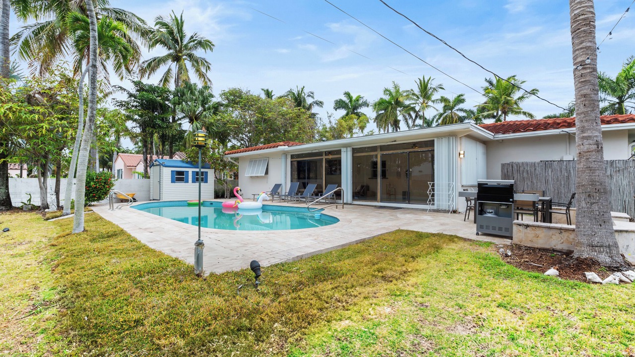 Photo of Outdoor in Hollywood Lakes