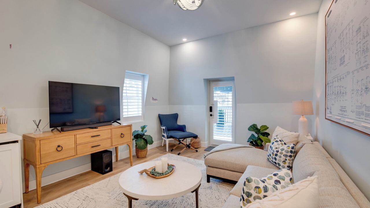 Photo of Livingroom in Historic Seaport