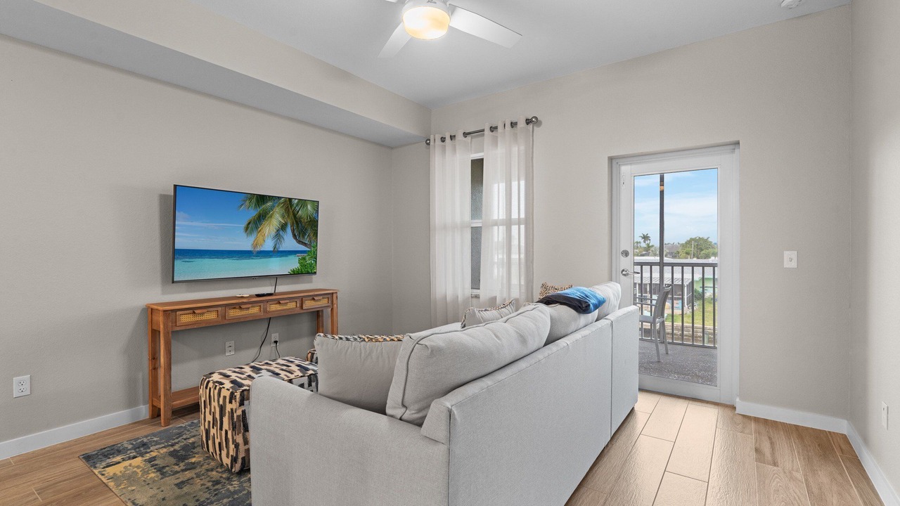 Photo of Livingroom in Yacht Club