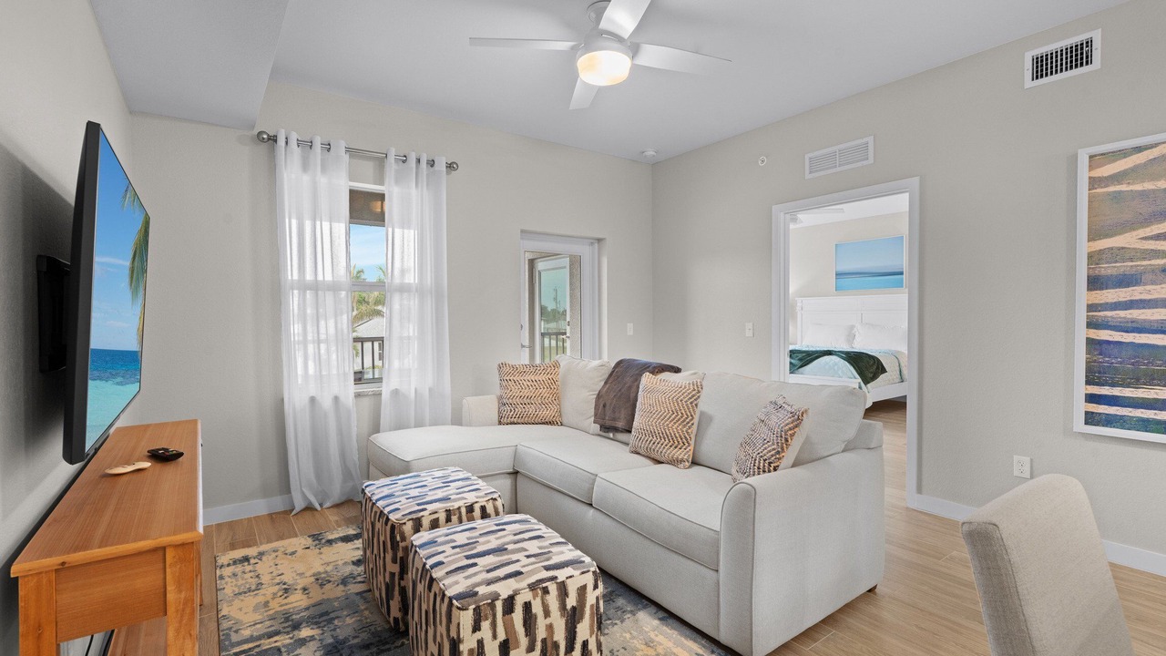 Photo of Livingroom in Yacht Club