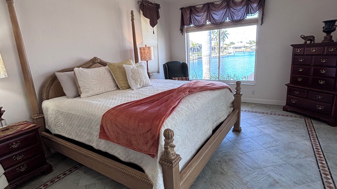 Photo of Bedroom in Burnt Store Isles