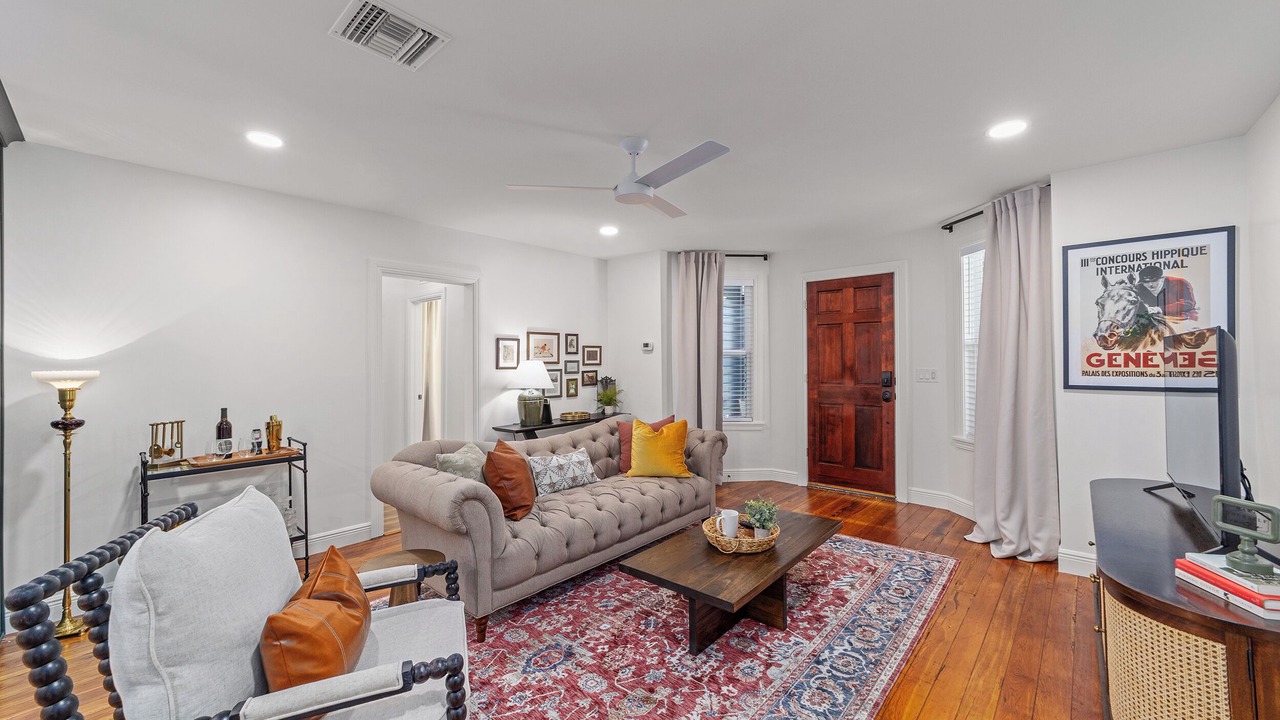 Photo of Livingroom in Historic District