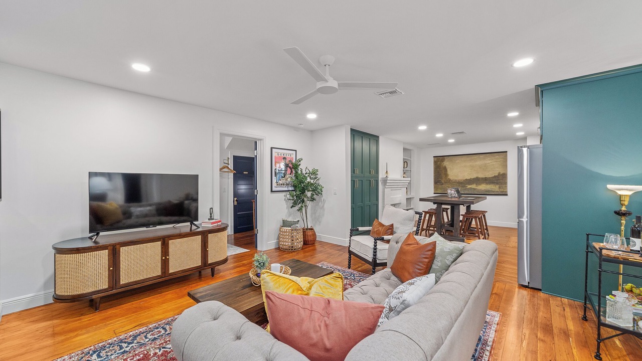 Photo of Livingroom in Historic District