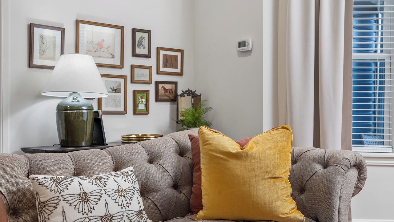 Photo of Livingroom in Historic District