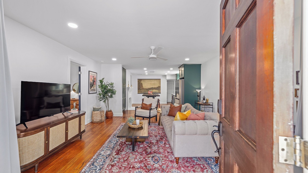 Photo of Livingroom in Historic District