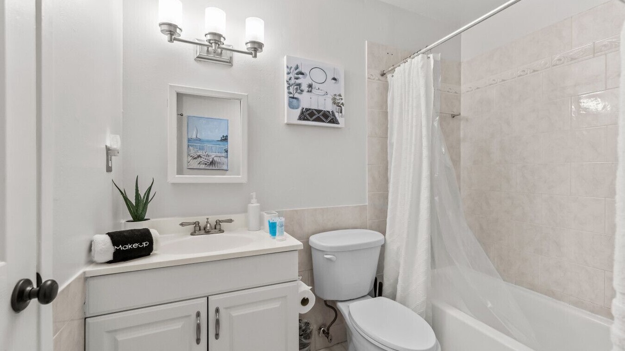 Photo of Bathroom in South Gate Ridge