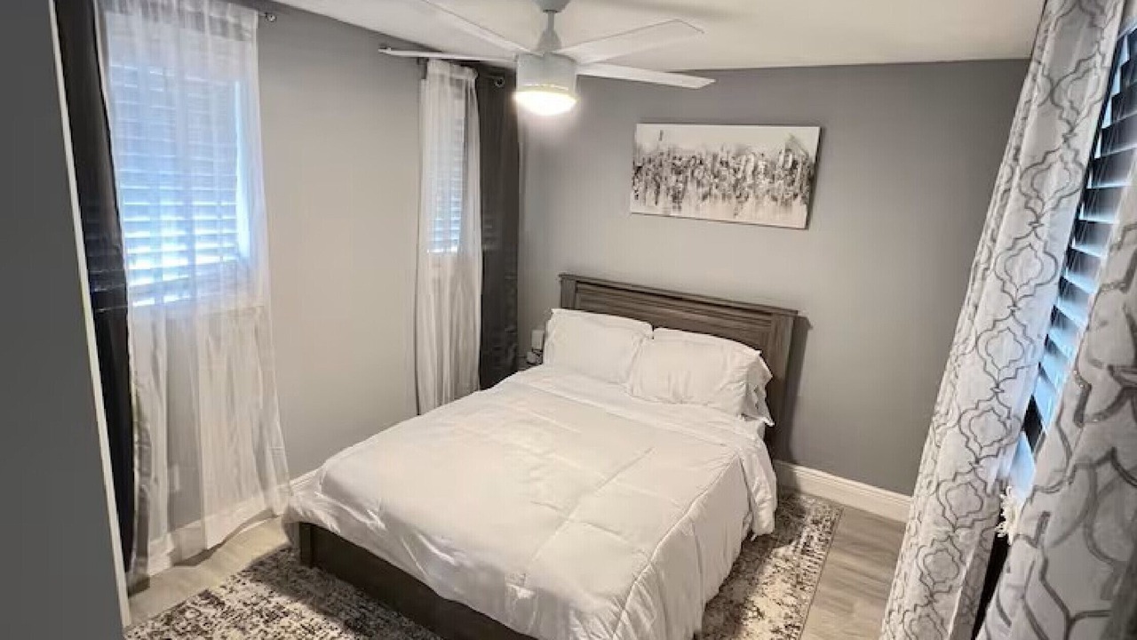 Photo of Bedroom in Old Grove