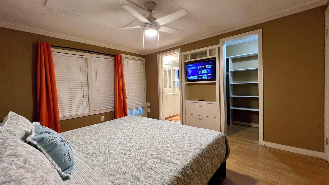 Photo of Bedroom in Putnam Hall