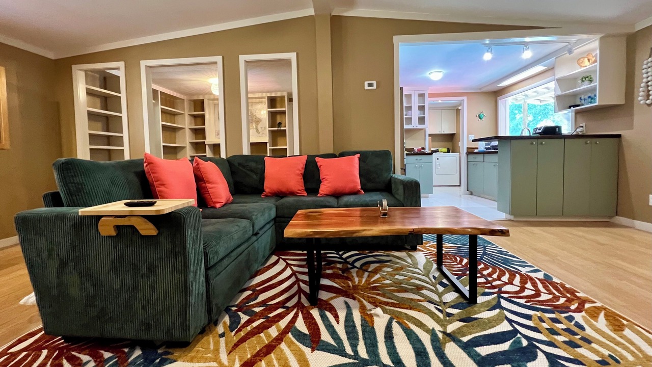 Photo of Livingroom in Putnam Hall