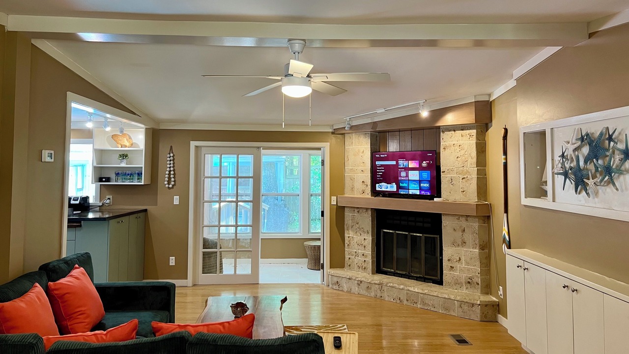 Photo of Livingroom in Putnam Hall