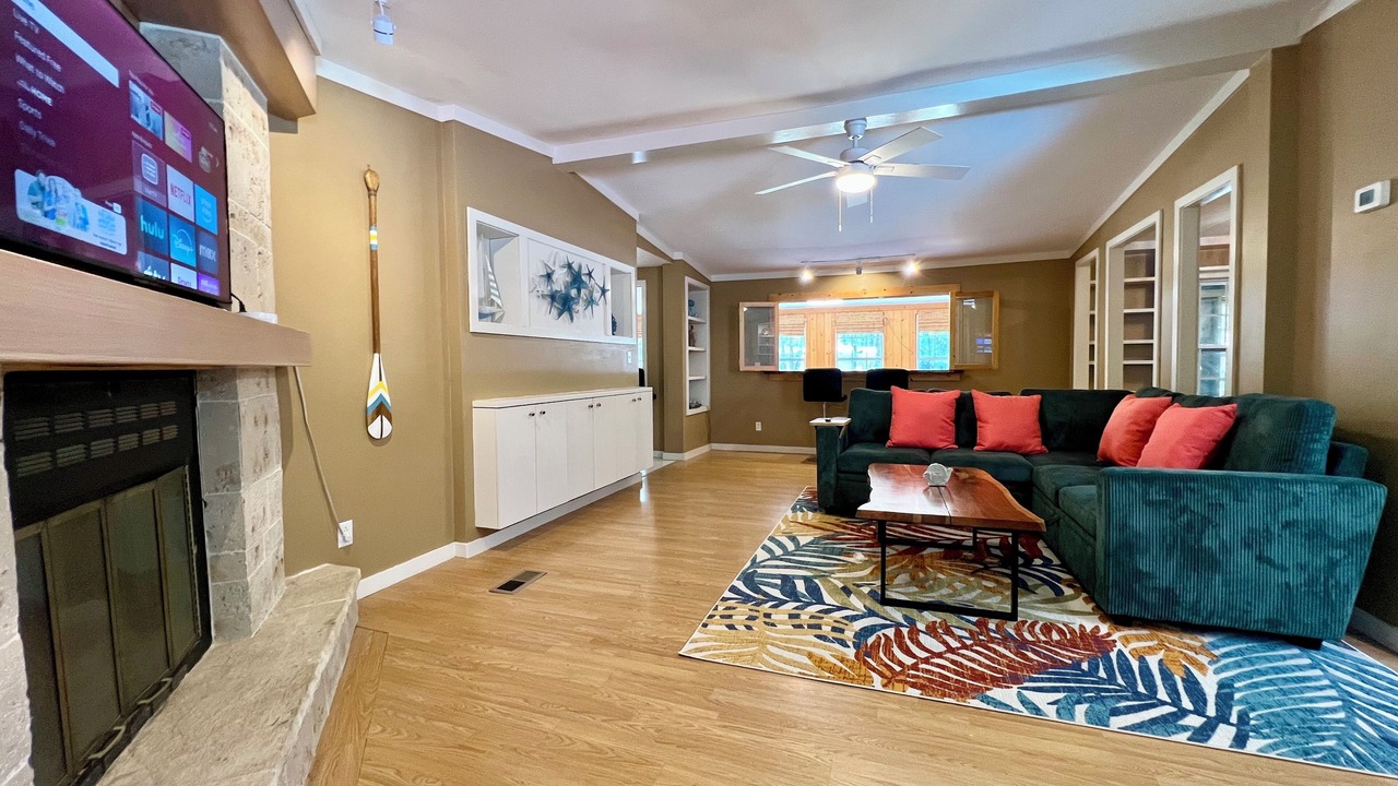 Photo of Livingroom in Putnam Hall