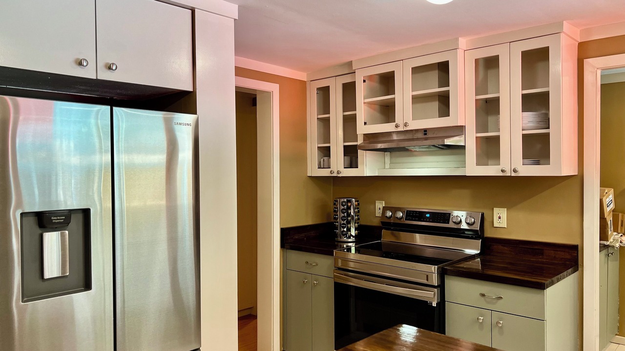 Photo of Kitchen in Putnam Hall