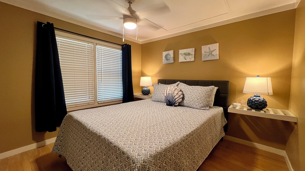 Photo of Bedroom in Putnam Hall