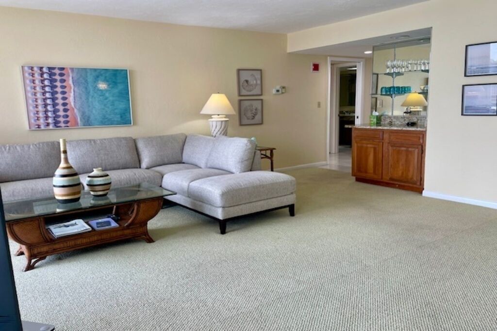 Photo of Livingroom in Vanderbilt Beach