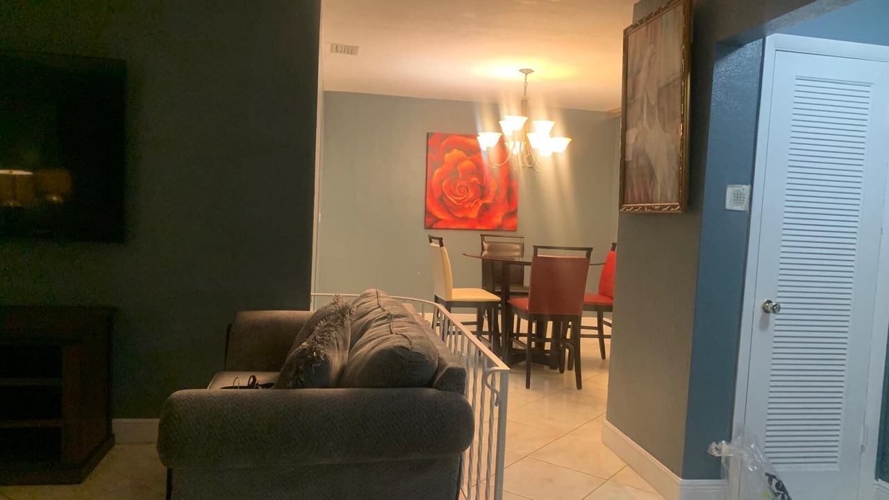 Photo of Livingroom in Lauderhill