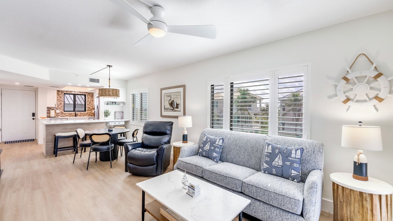 Photo of Livingroom in Mid Island