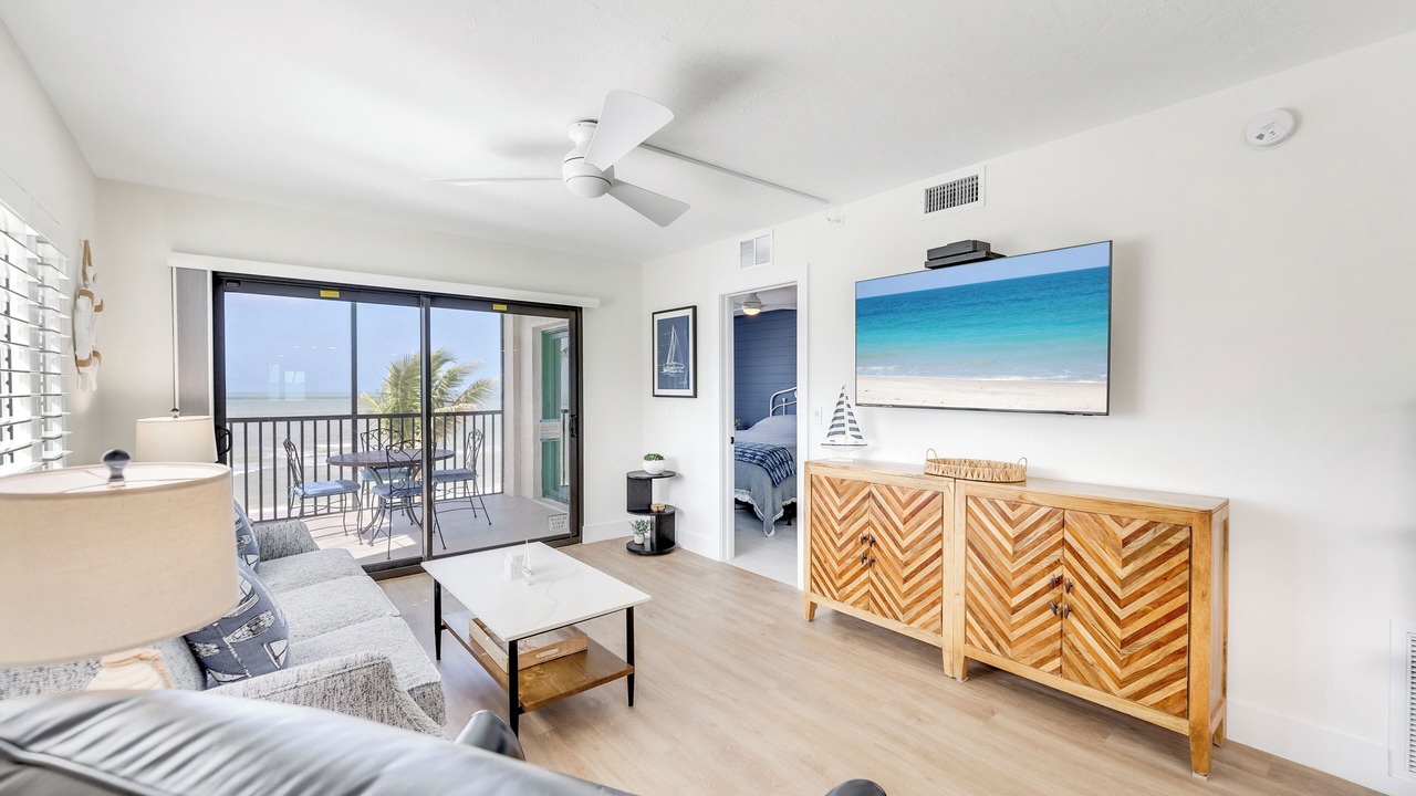 Photo of Livingroom in Mid Island