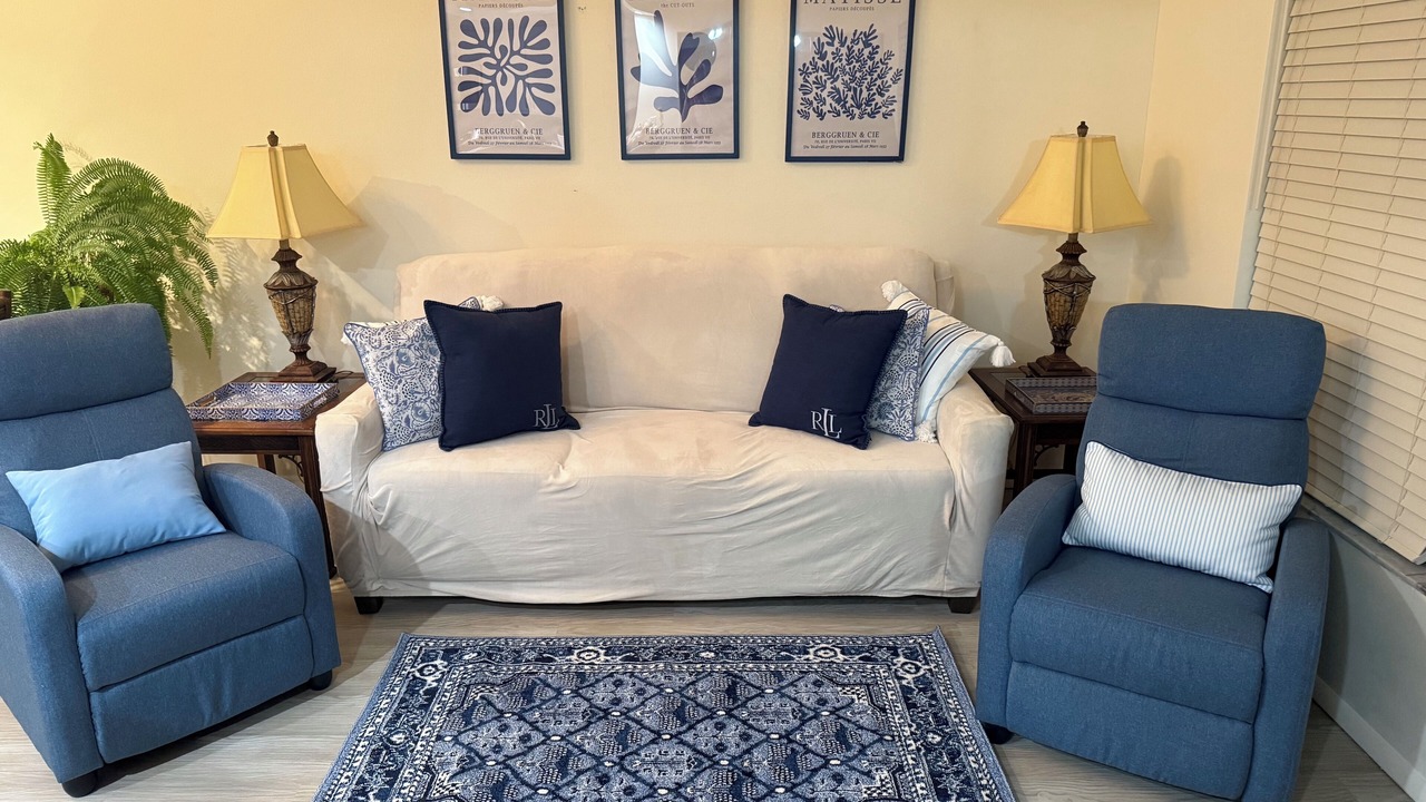 Photo of Livingroom in Cypress Lake